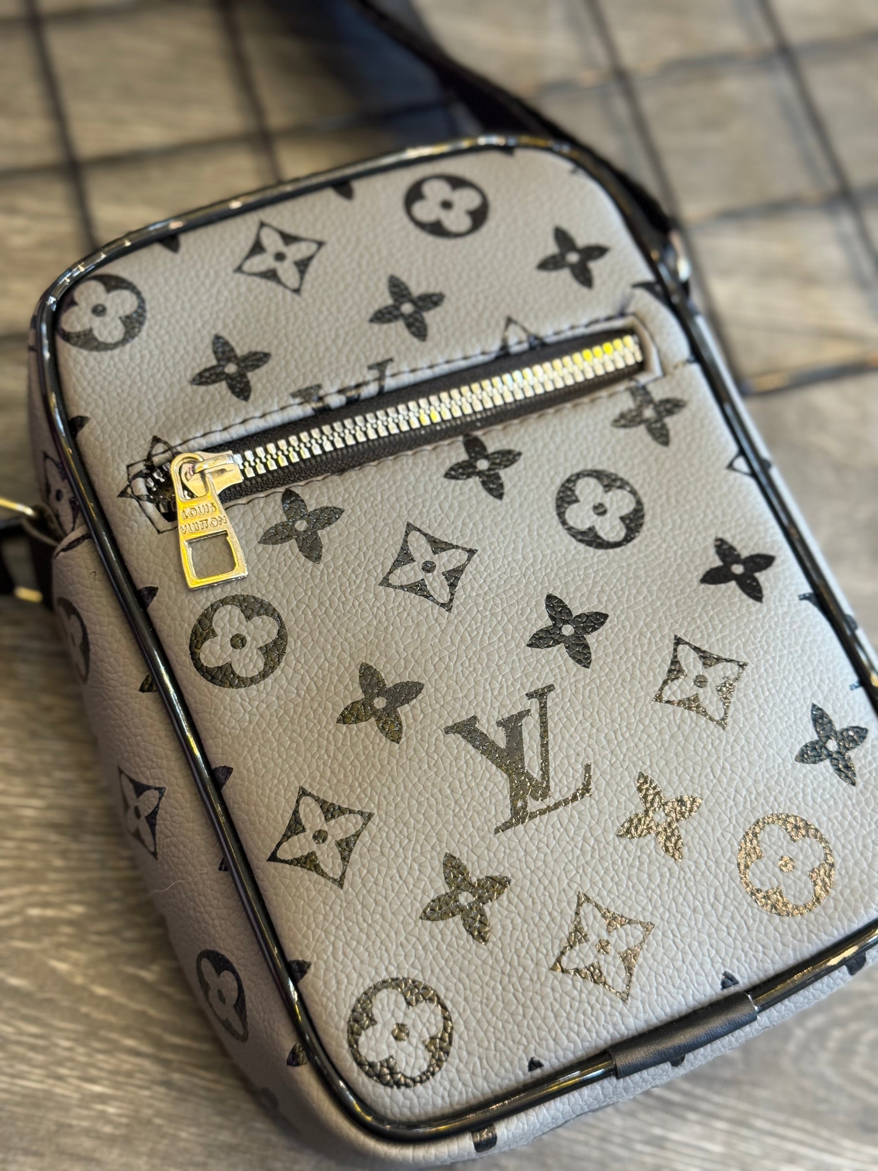 Bag Lateral LV - Cinza