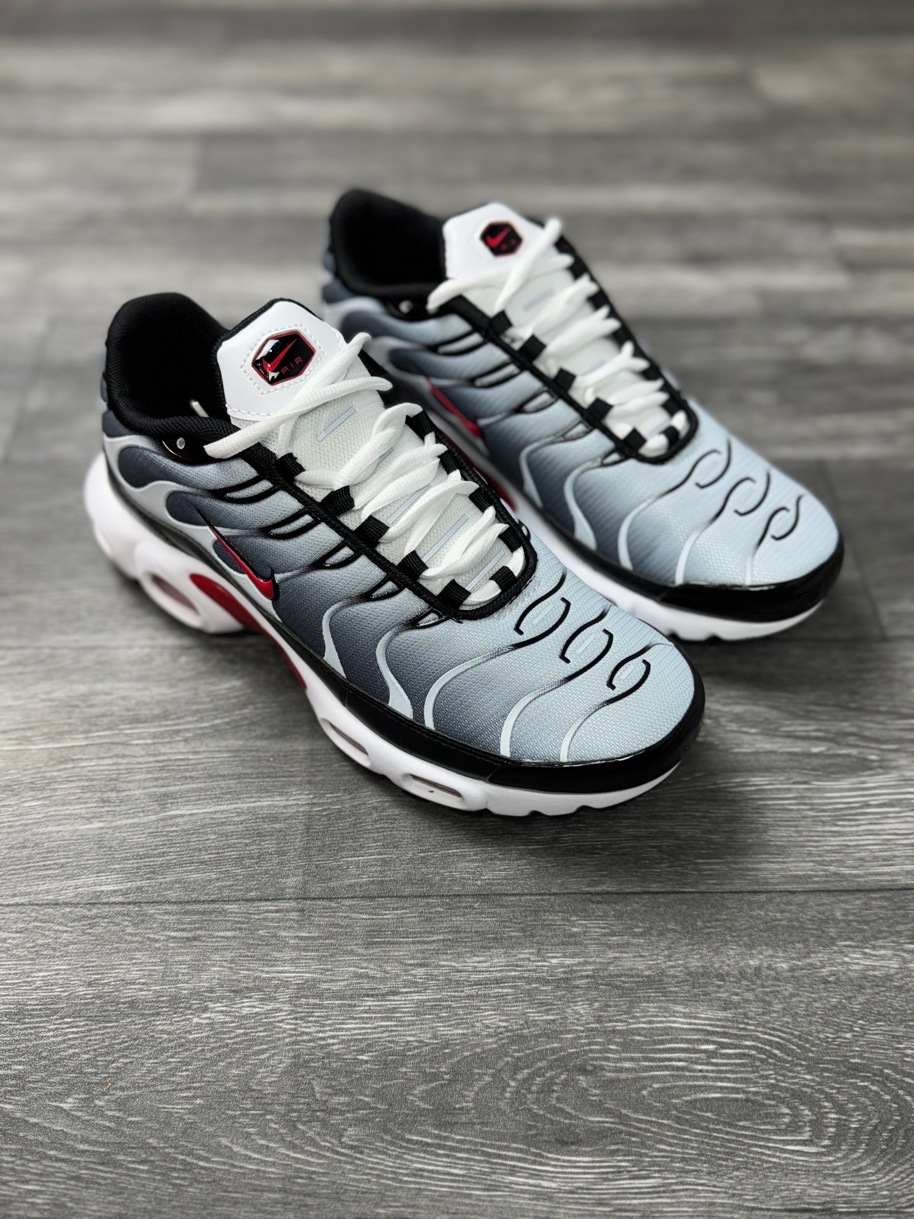 NK Air Max Plus - Puro Sangue