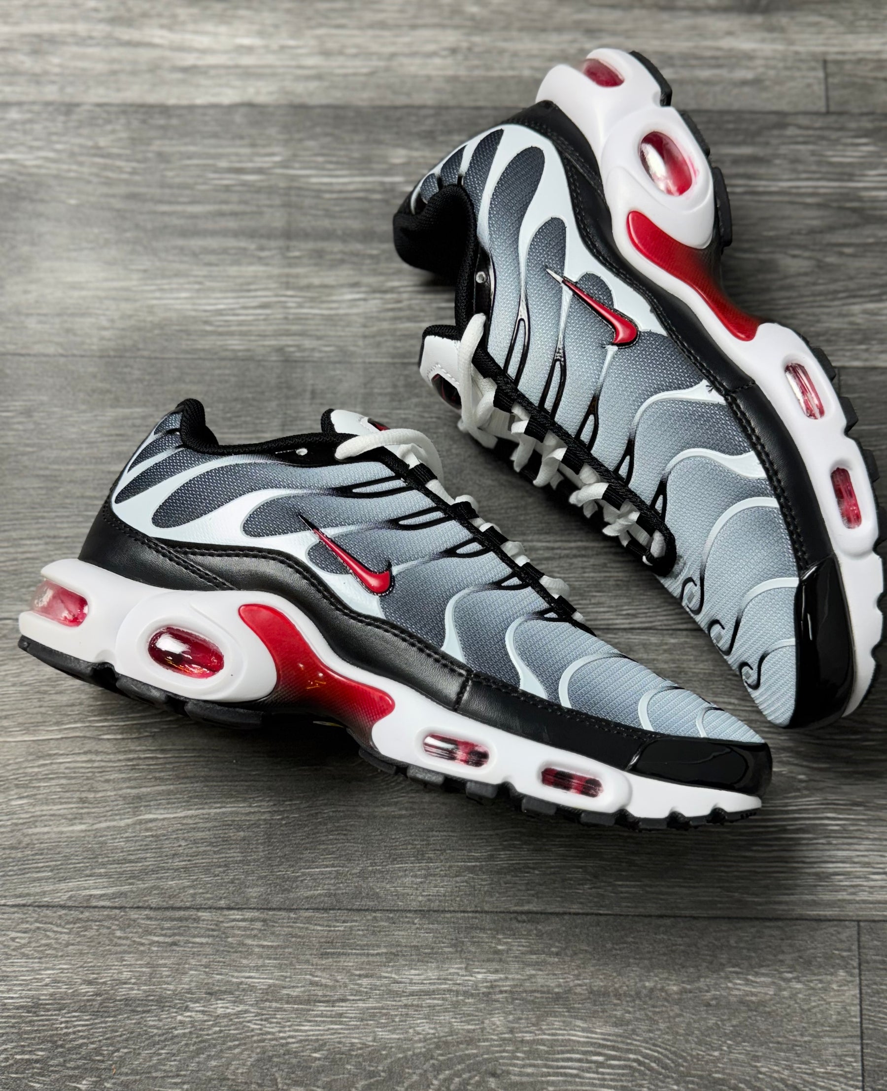 NK Air Max Plus - Puro Sangue