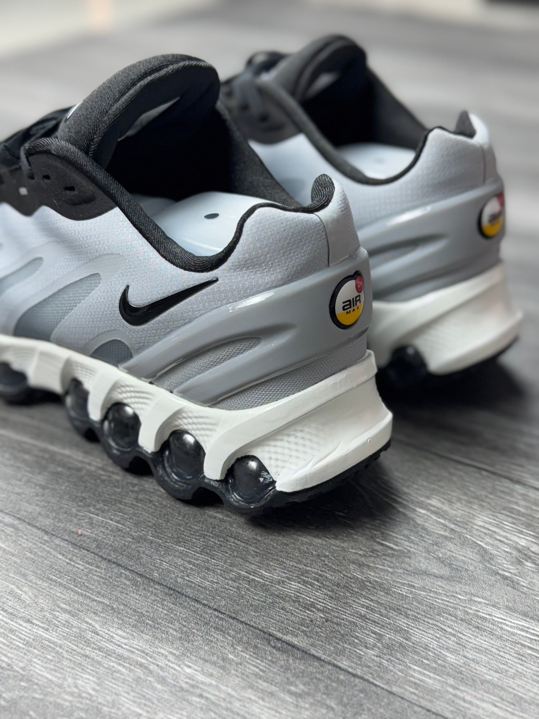 NK Air Max DN8 - Cinza