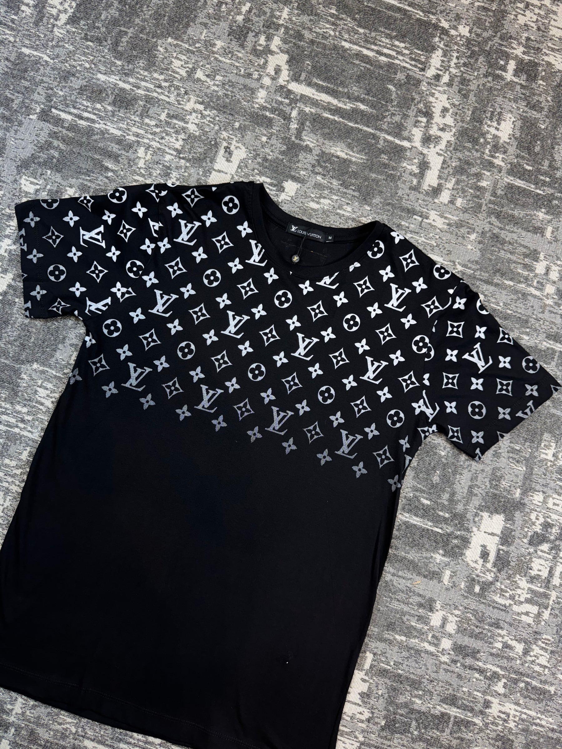 Camiseta Black Monogram Vibe LV