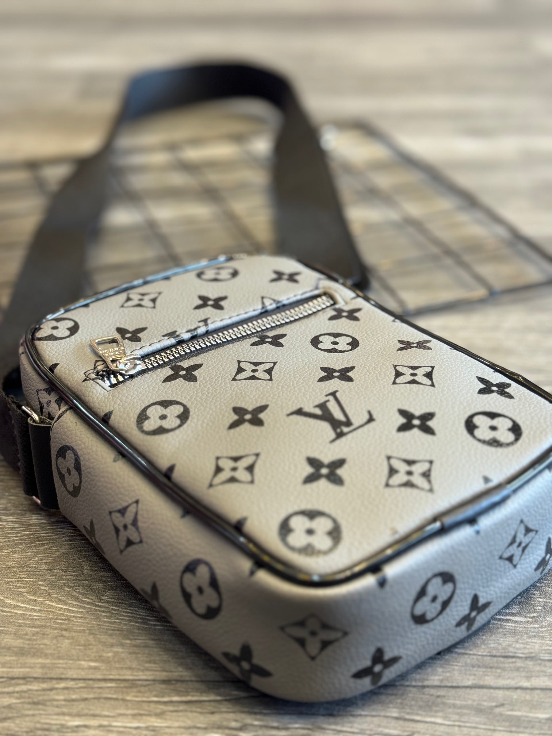 Bag Lateral LV - Cinza