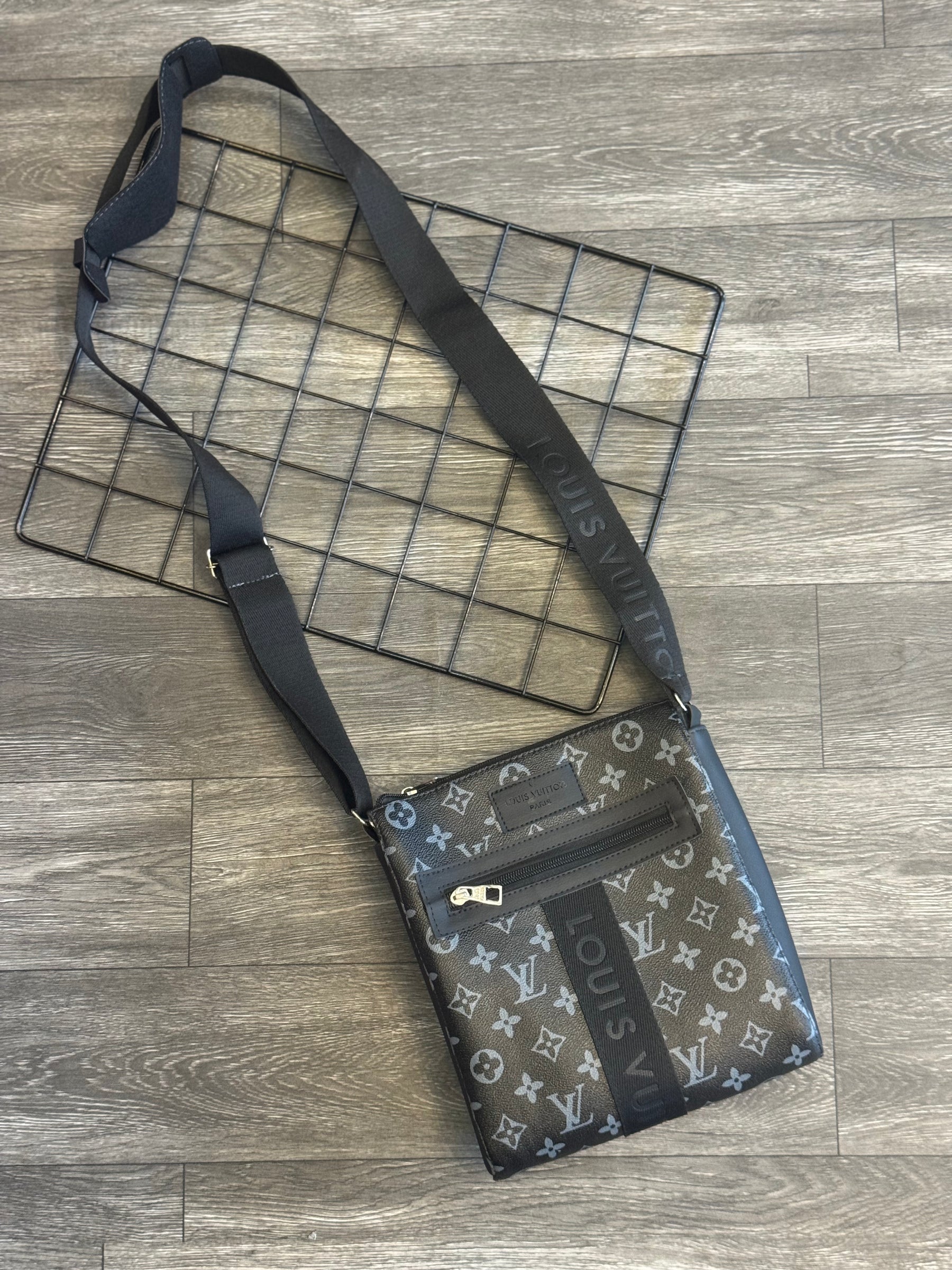 Bag Lateral LV - Preta