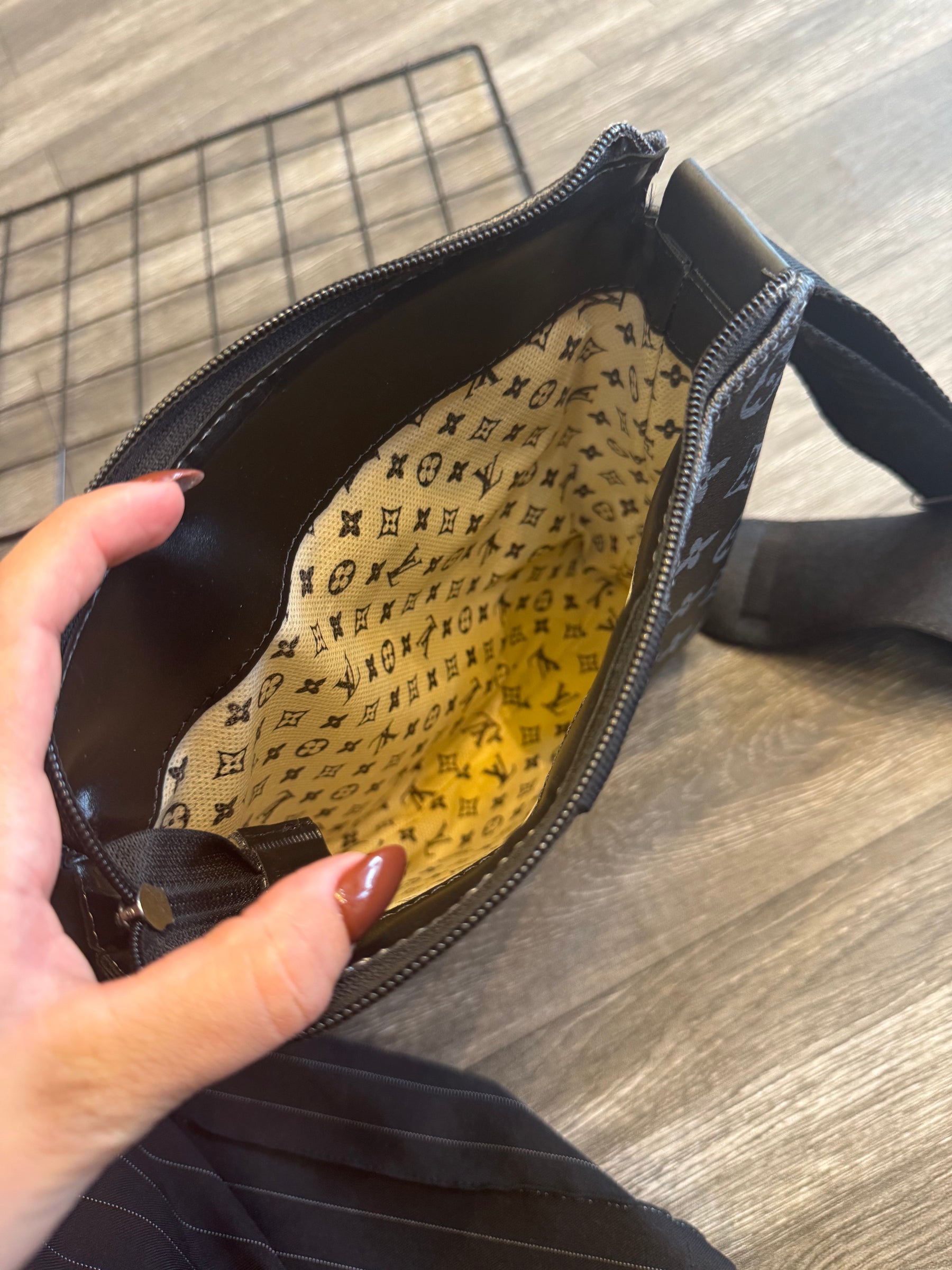 Bag Lateral LV - Preta