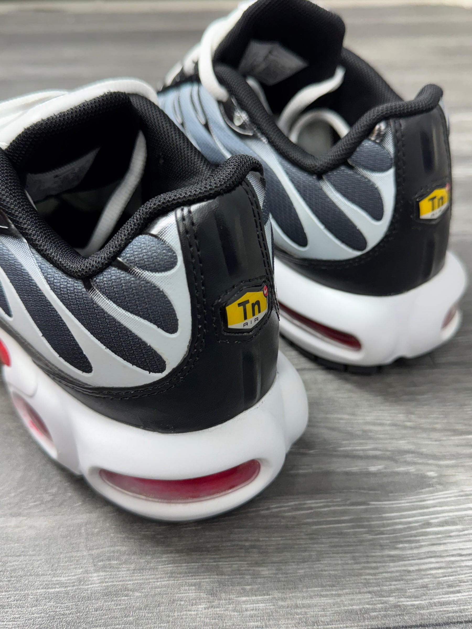 NK Air Max Plus - Puro Sangue
